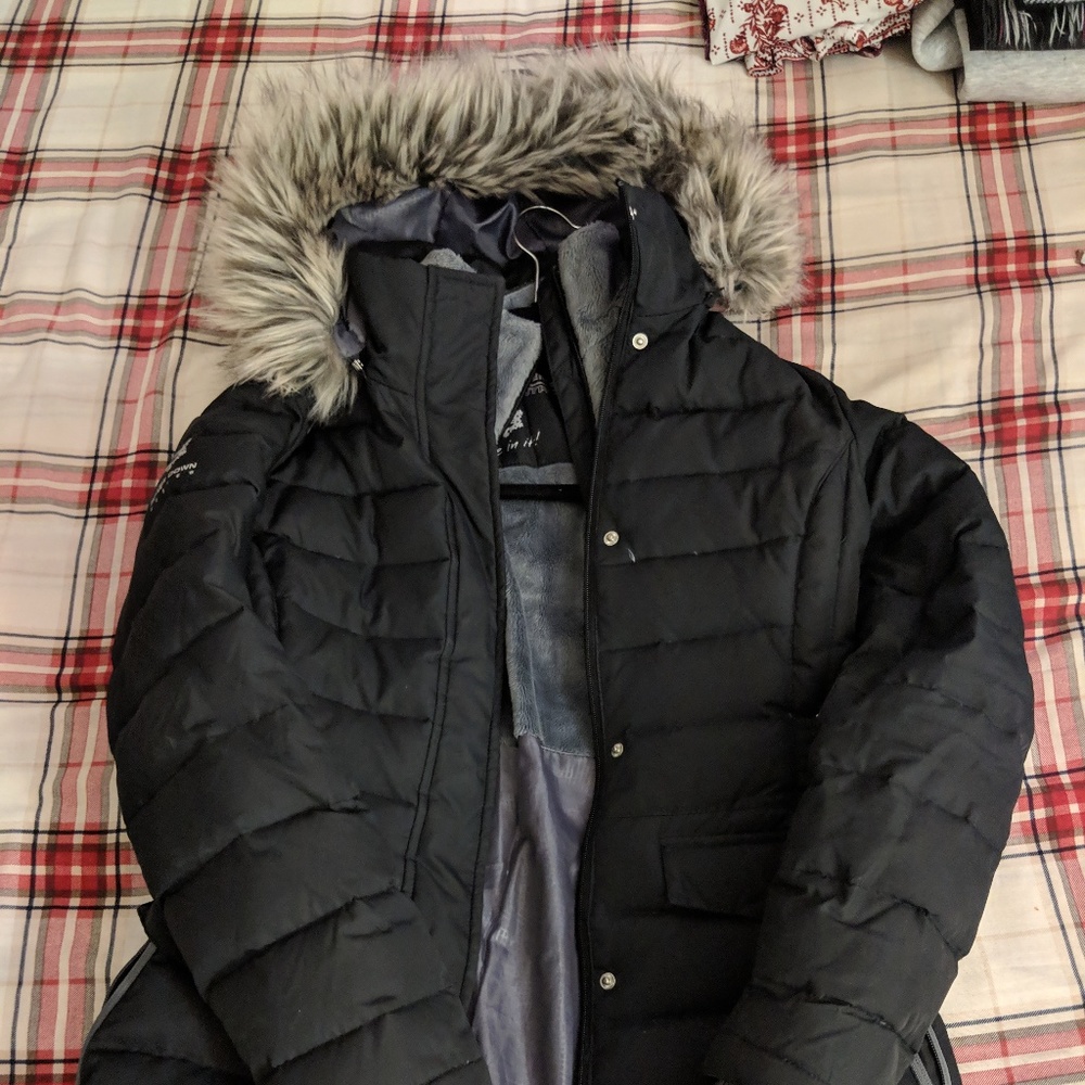 🎵Women's Winter Jacket (size 4)